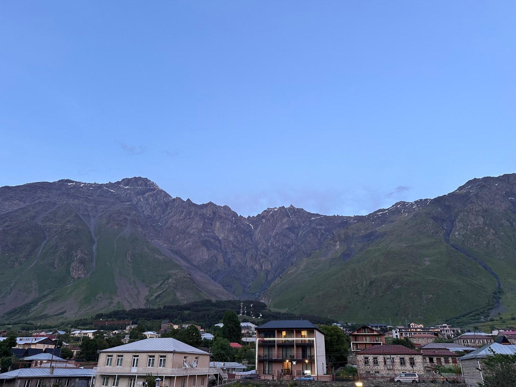 Hotel Mountime Kazbegi Buitenkant foto