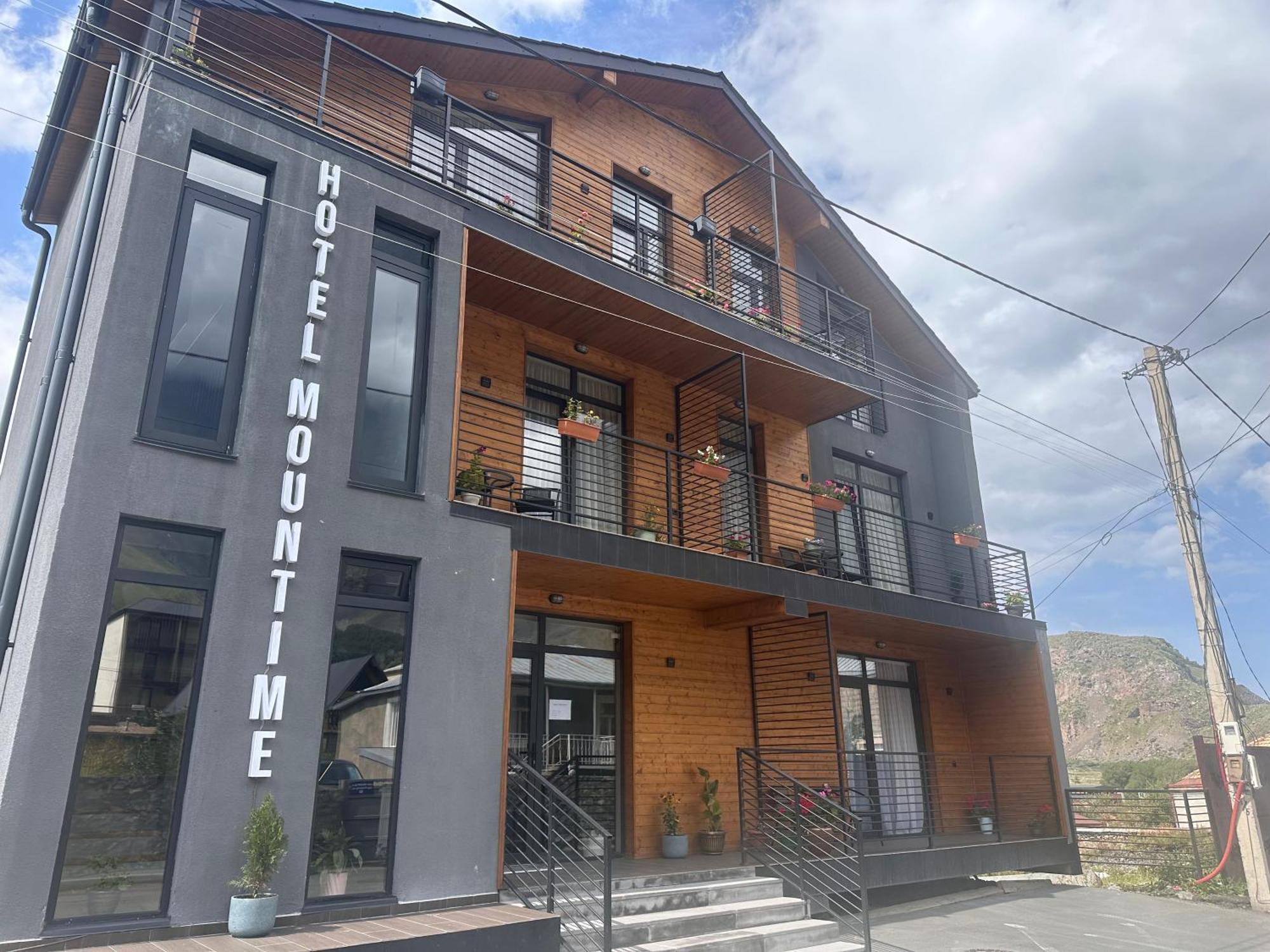 Hotel Mountime Kazbegi Buitenkant foto