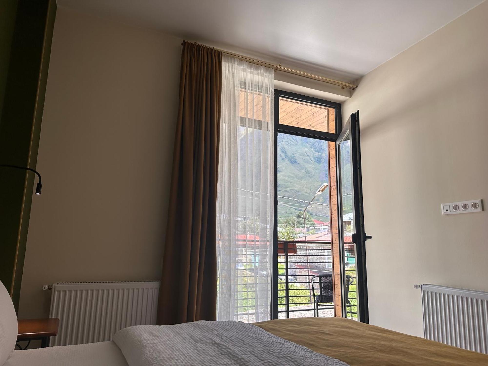 Hotel Mountime Kazbegi Buitenkant foto