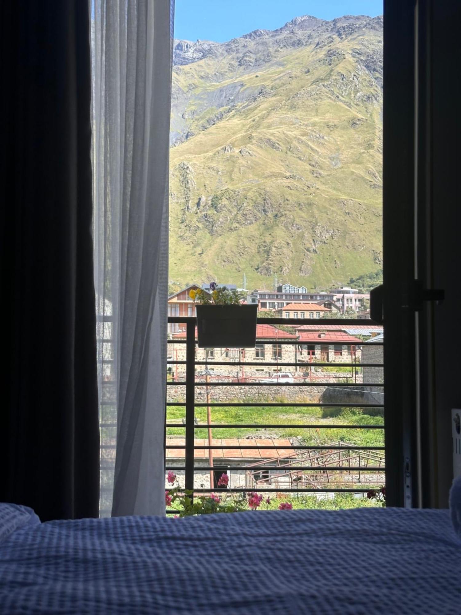 Hotel Mountime Kazbegi Buitenkant foto