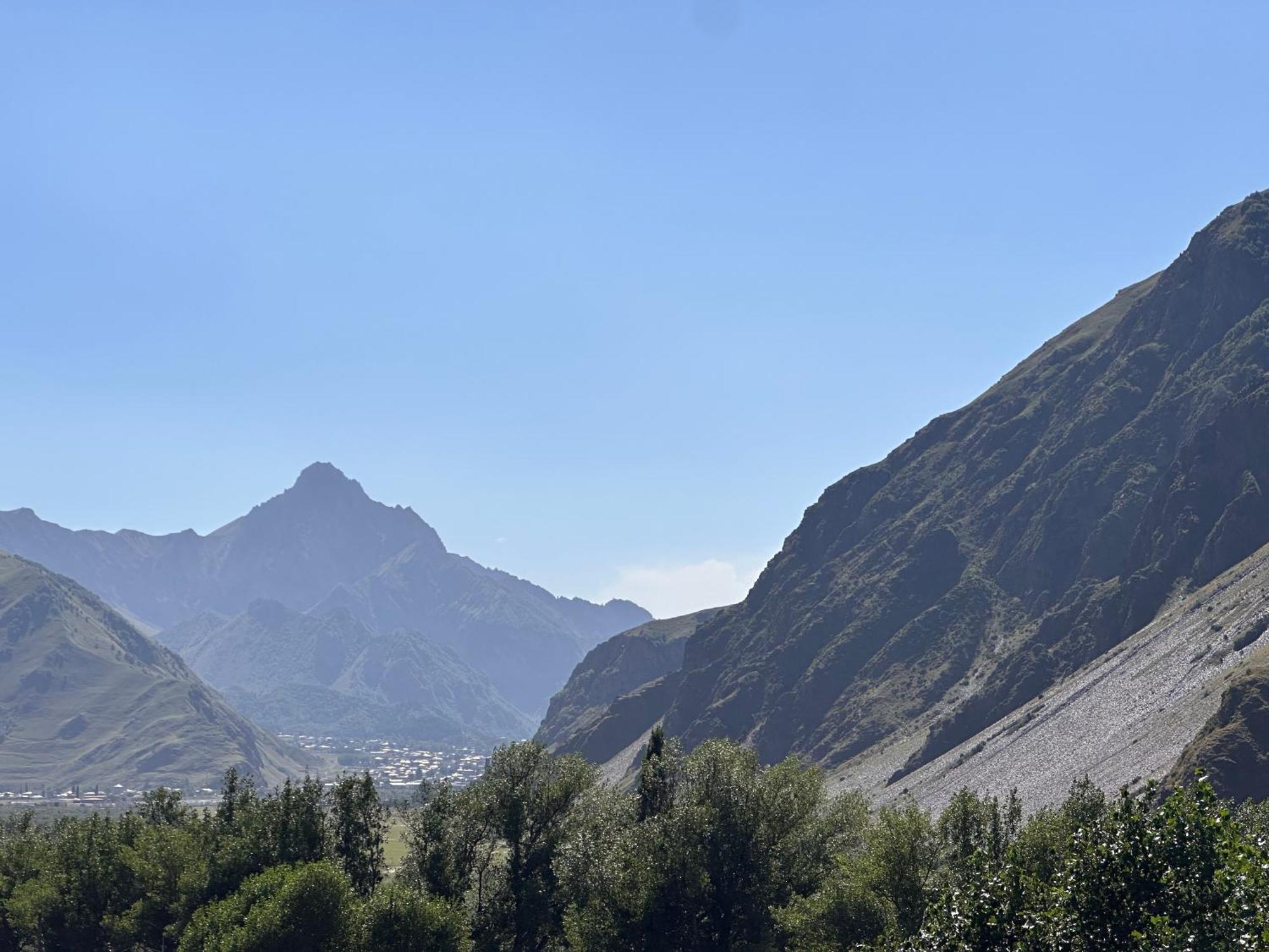 Hotel Mountime Kazbegi Buitenkant foto