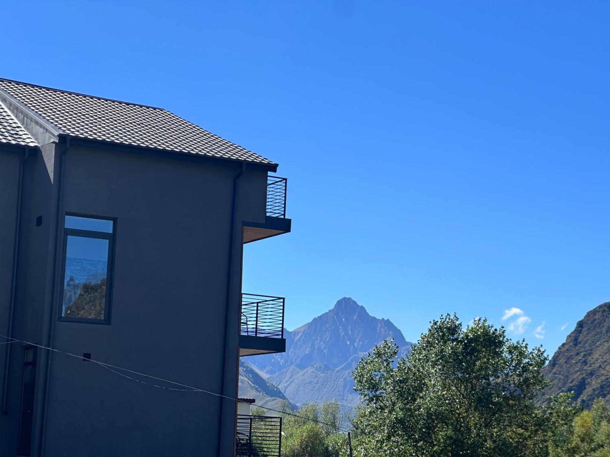Hotel Mountime Kazbegi Buitenkant foto