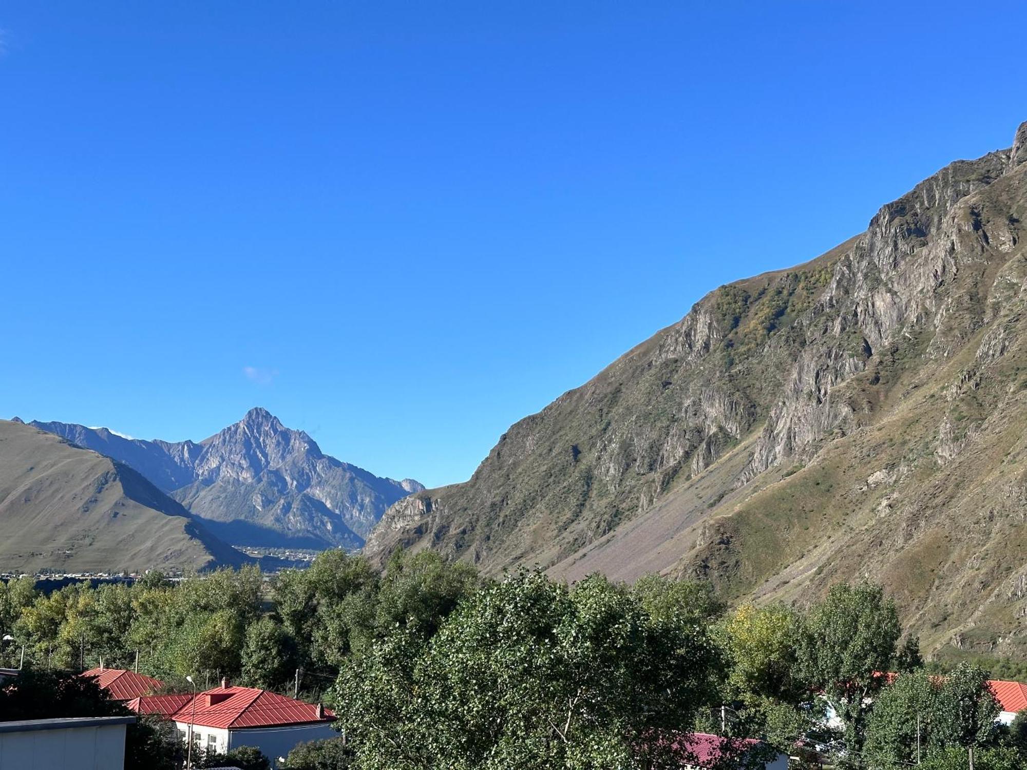 Hotel Mountime Kazbegi Buitenkant foto