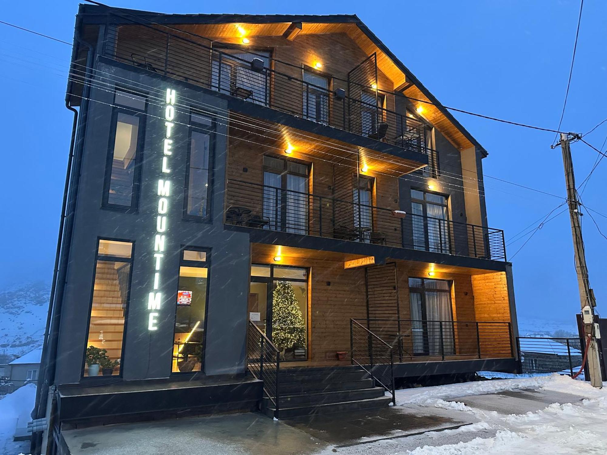 Hotel Mountime Kazbegi Buitenkant foto